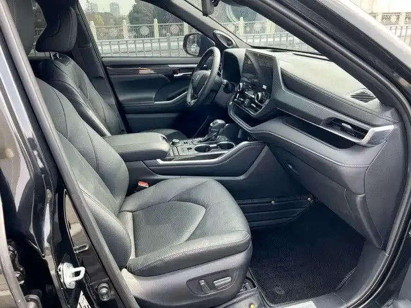 Toyota Crown Kluger 2023 из CN, фото 3