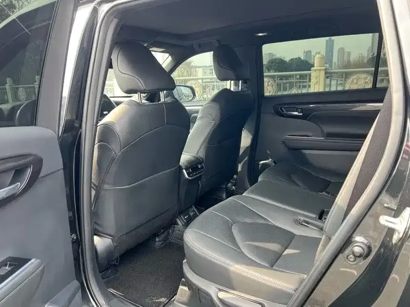 Toyota Crown Kluger 2023 из CN, фото 2