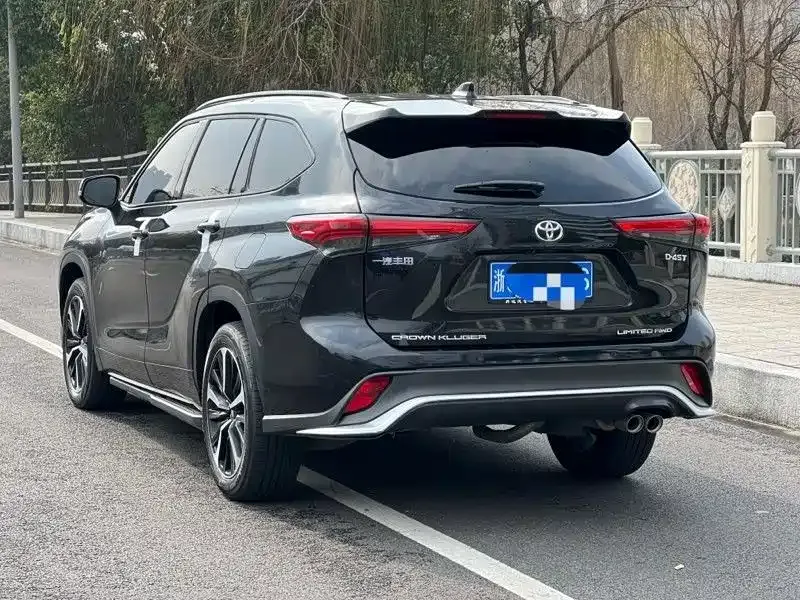 Toyota Crown Kluger 2023 из CN, фото 9