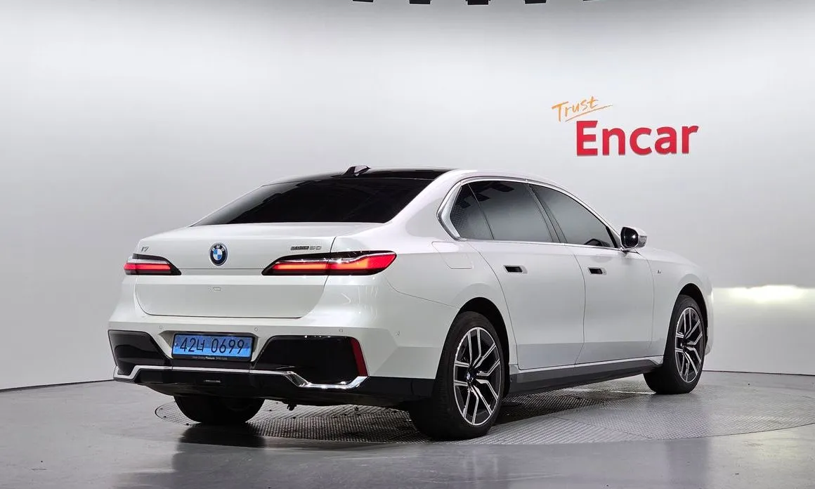BMW i7 — фото 4