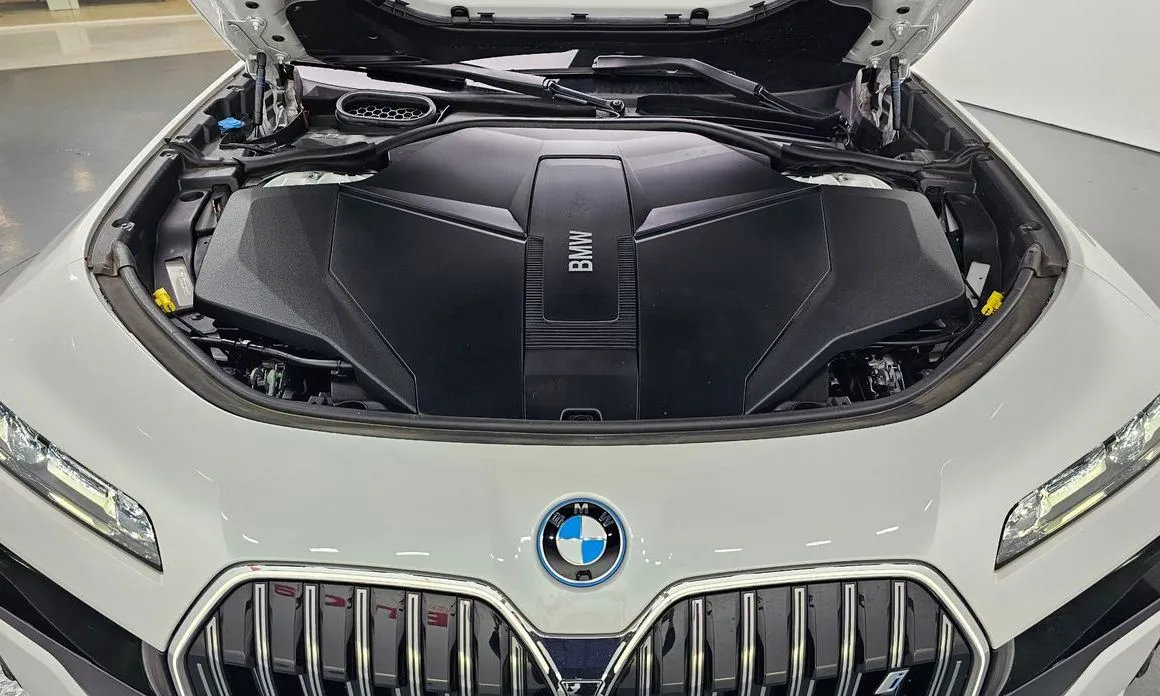 BMW i7 — фото 2
