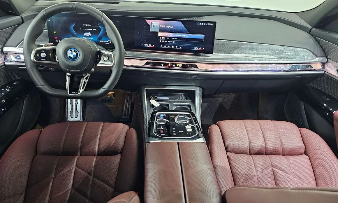 BMW i7 — фото 9