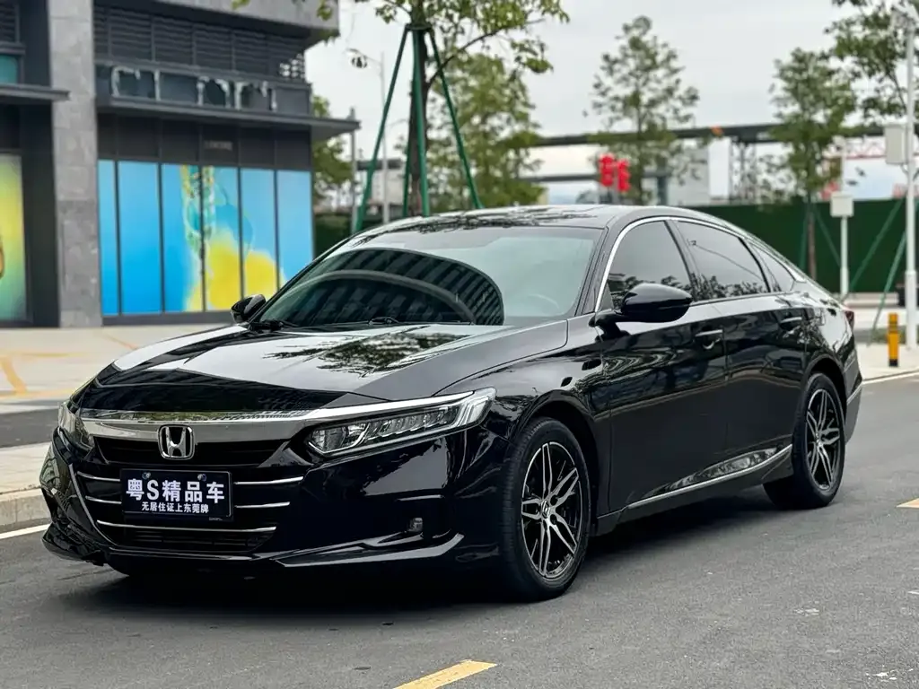 Honda Accord — фото 1