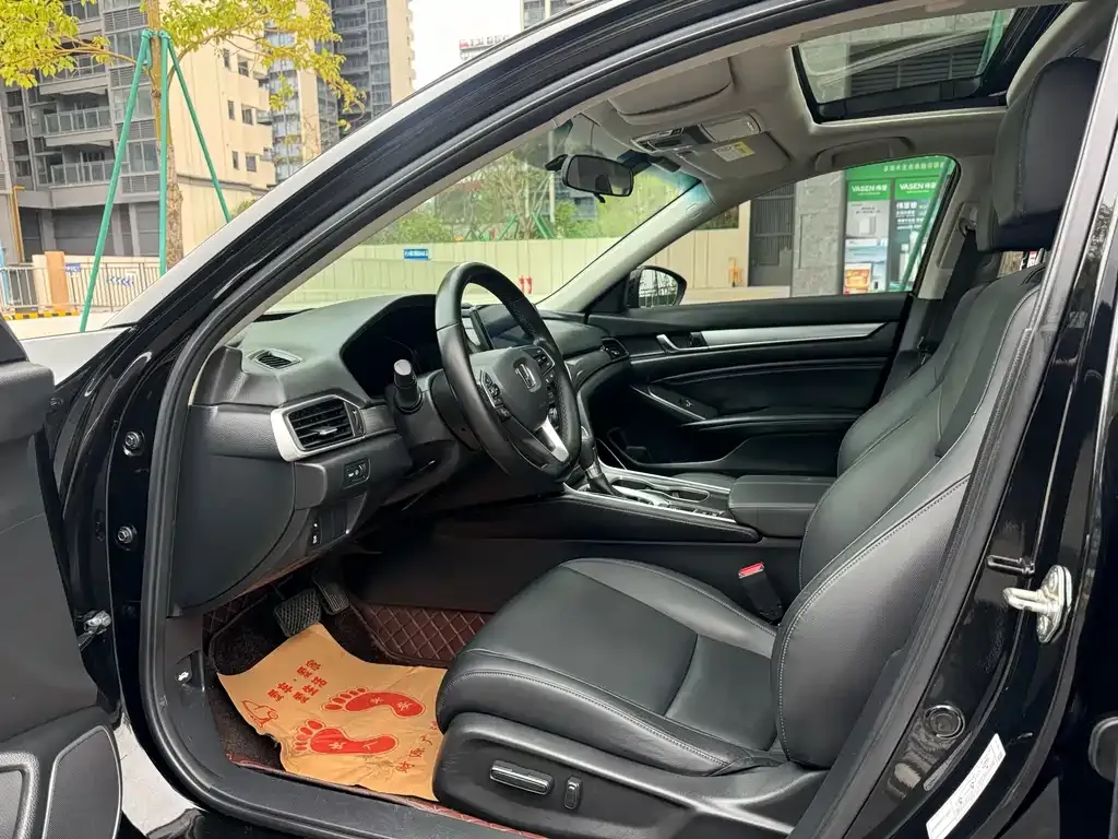 Honda Accord — фото 10