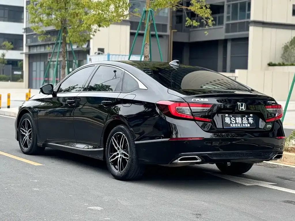 Honda Accord — фото 6
