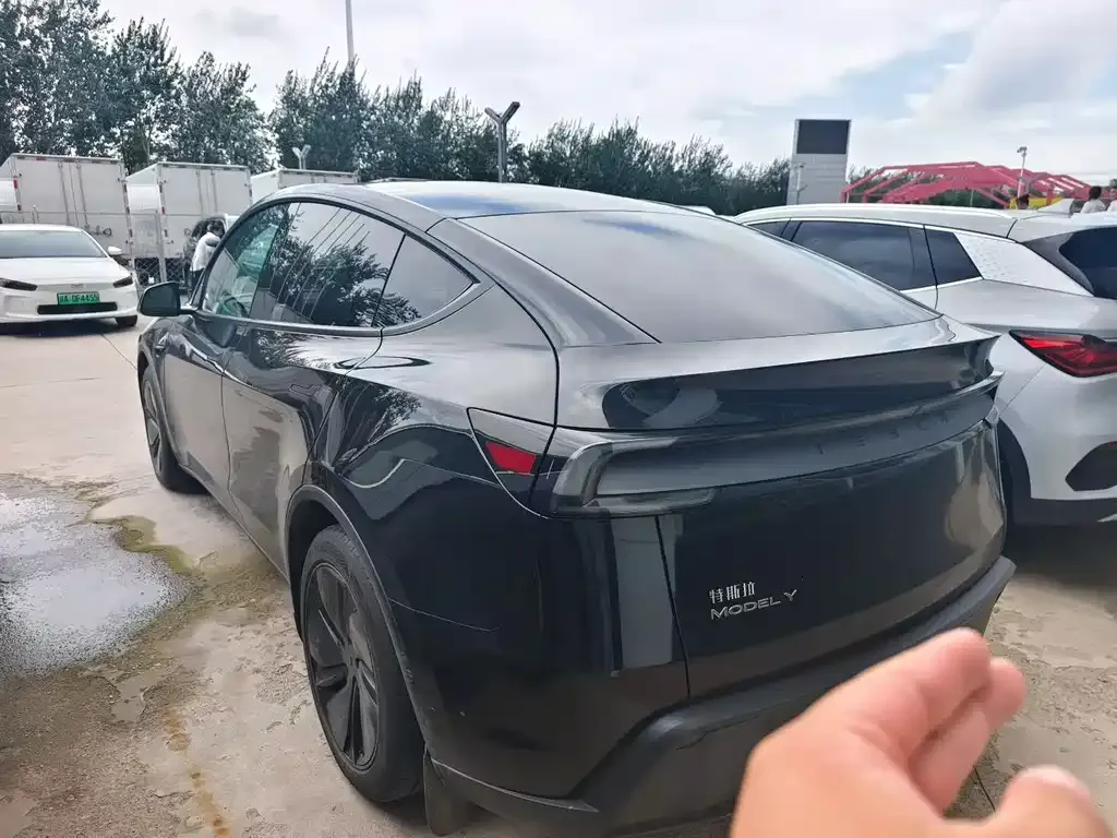 Tesla Model Y — фото 5