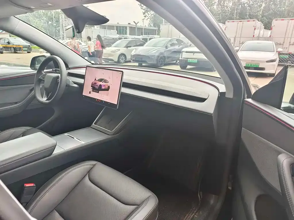 Tesla Model Y — фото 3