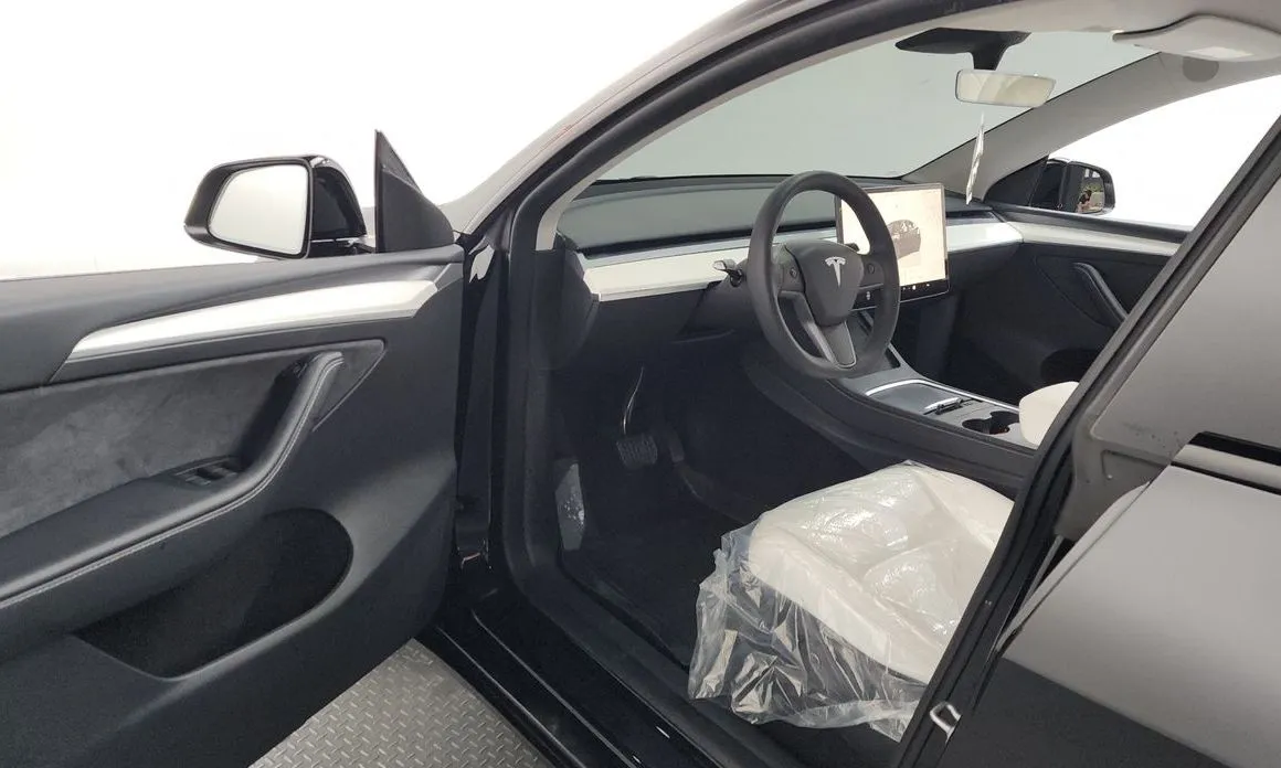 Tesla Model Y — фото 6