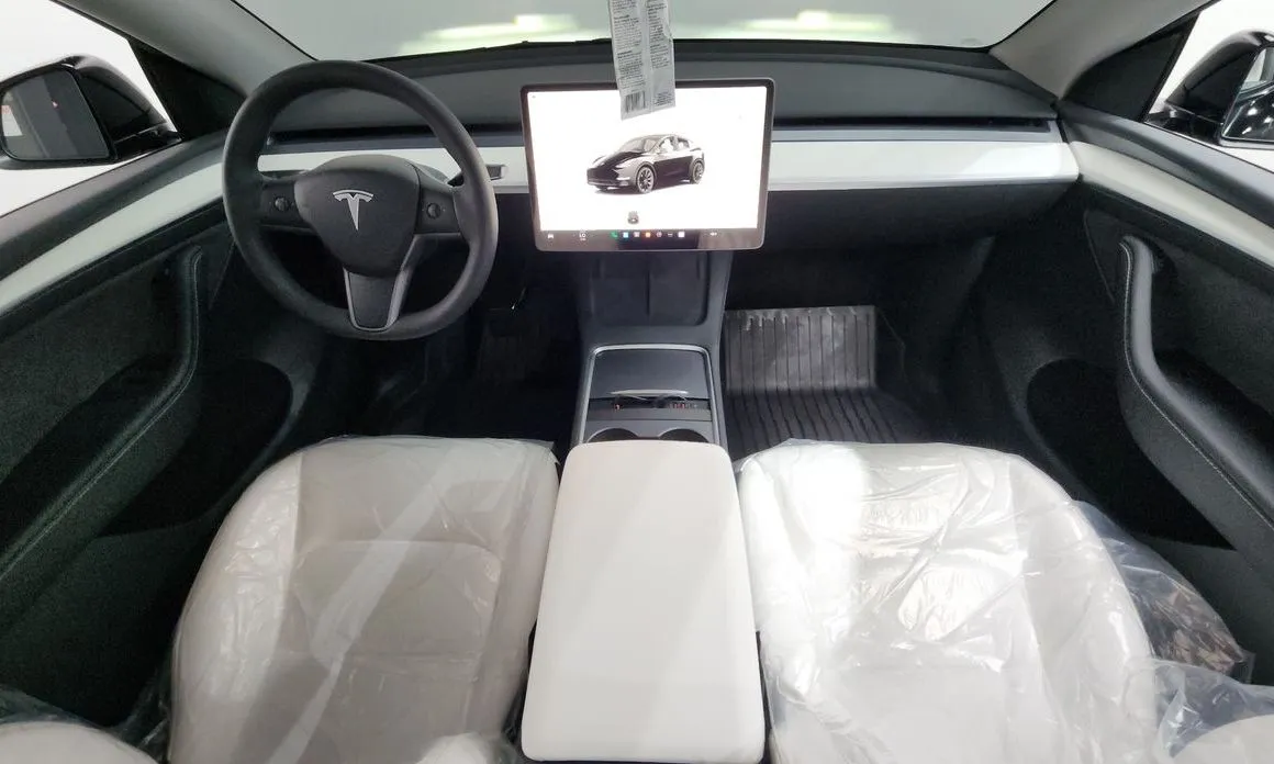 Tesla Model Y — фото 9