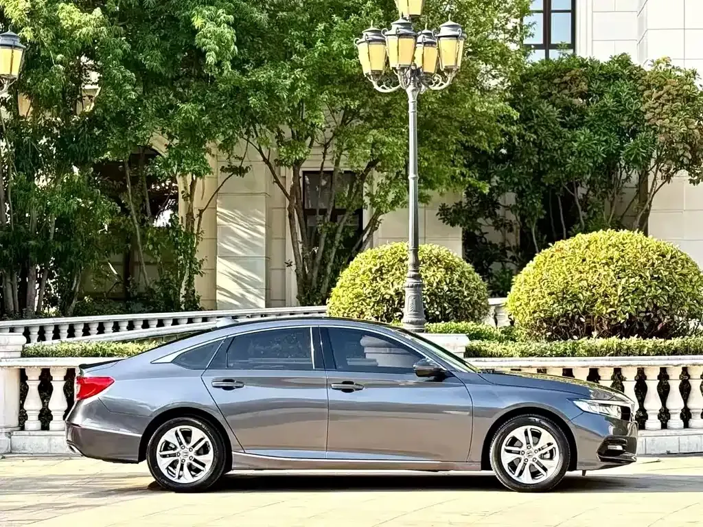 Honda Accord — фото 7