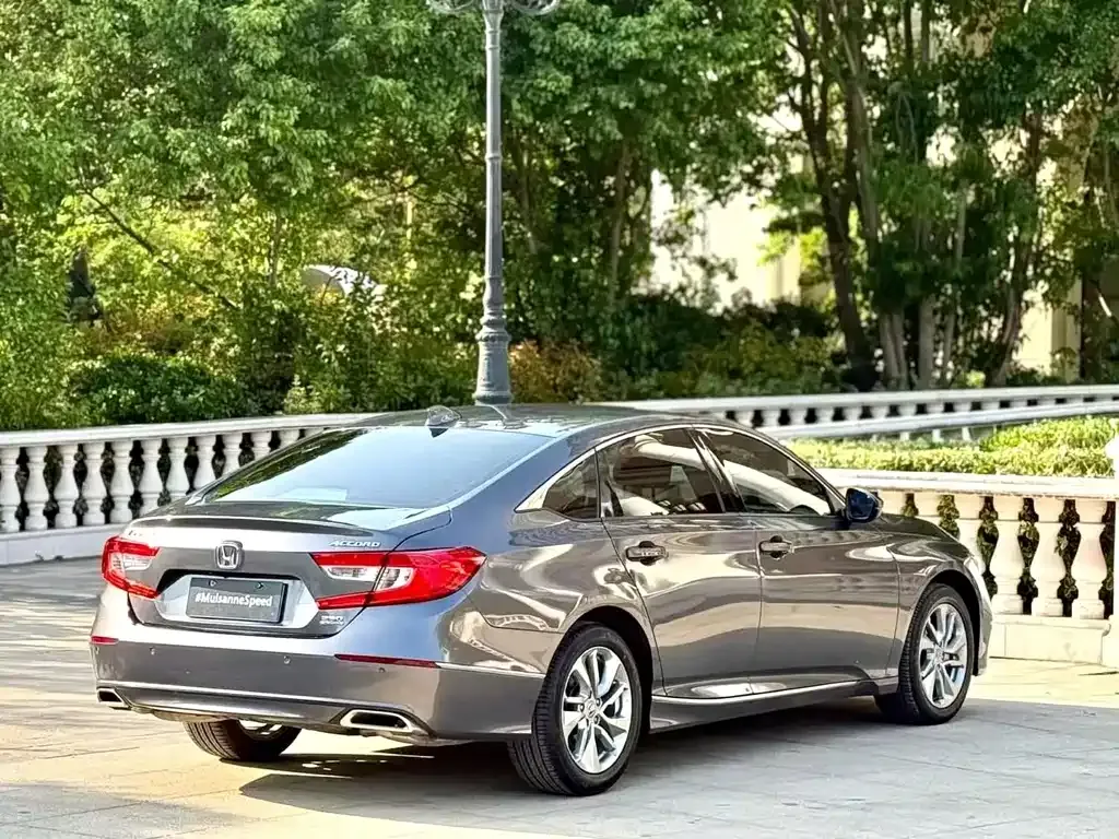 Honda Accord — фото 9