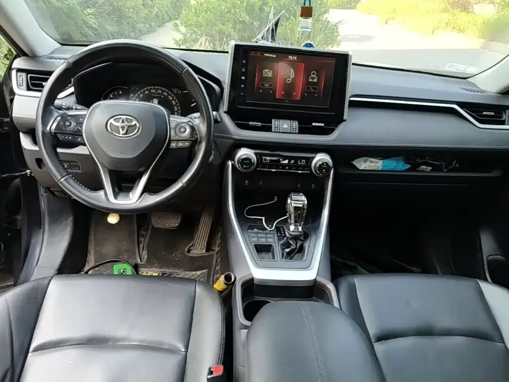 Toyota RAV4 — фото 4