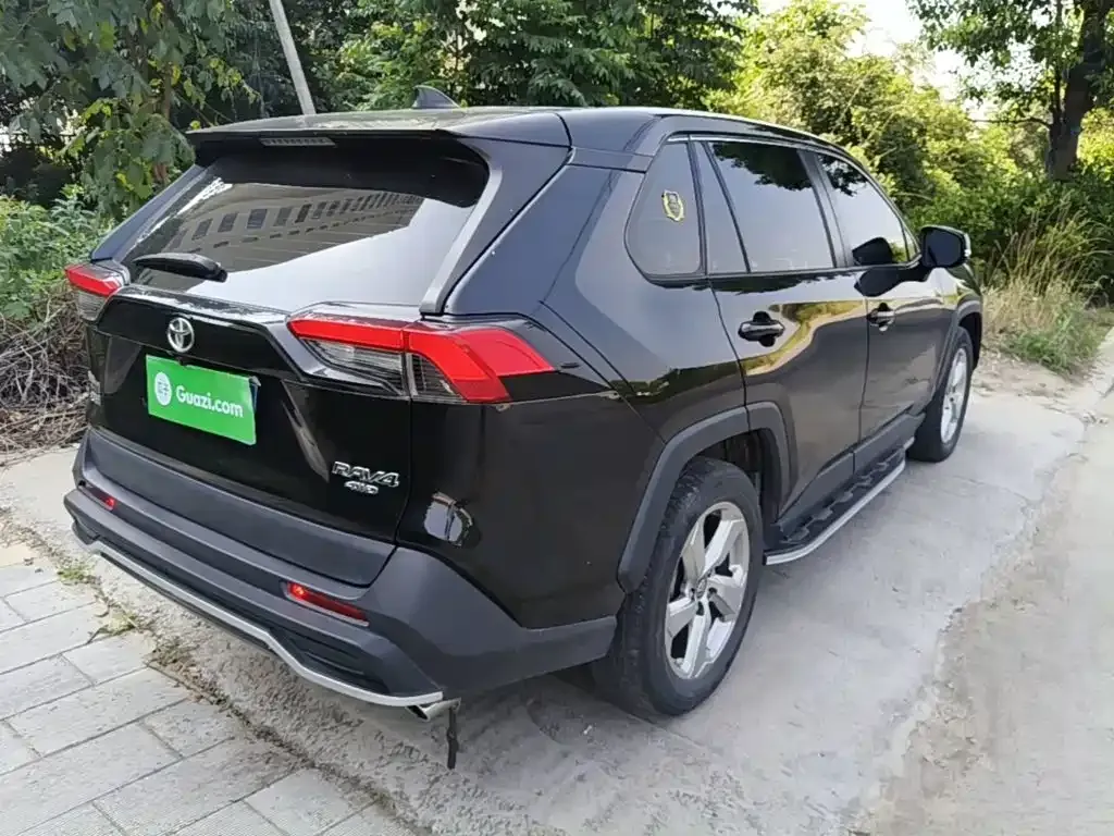 Toyota RAV4 — фото 9