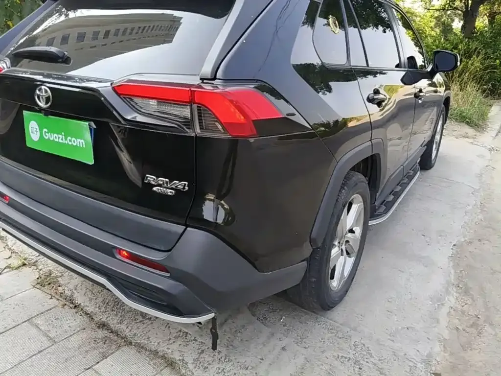 Toyota RAV4 — фото 7