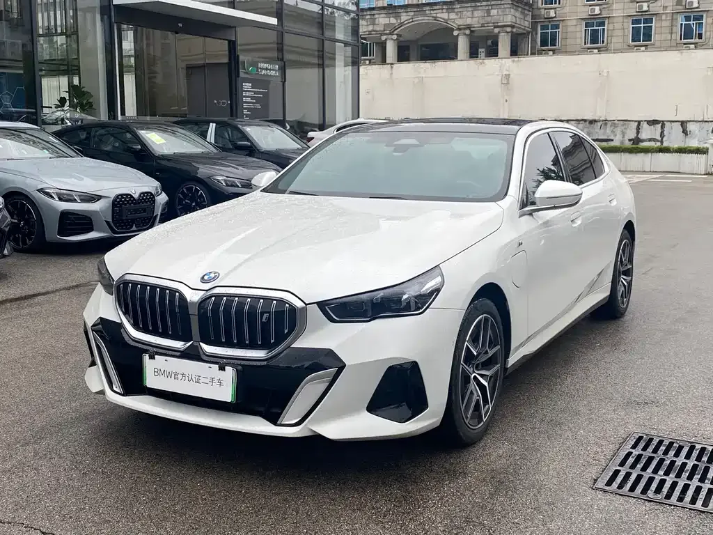 BMW i5 — фото 1
