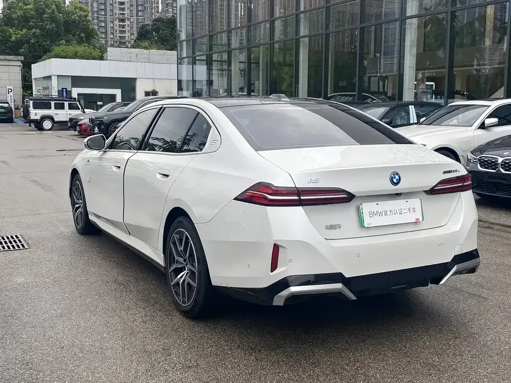BMW i5 — фото 9