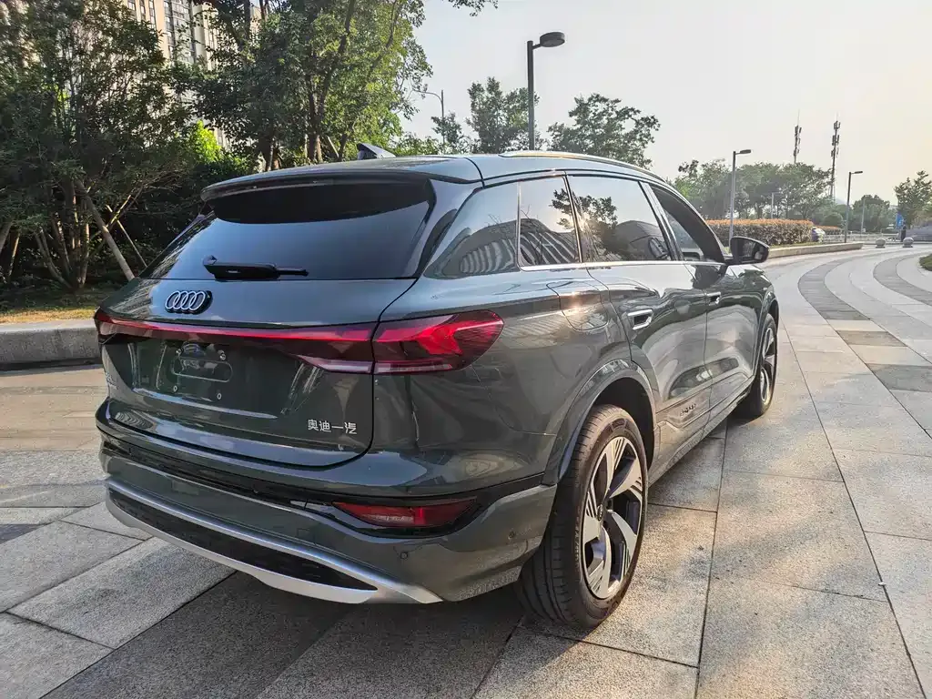 Audi Q6L e-tron — фото 10