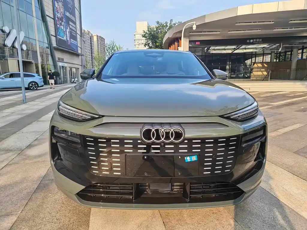 Audi Q6L e-tron — фото 8