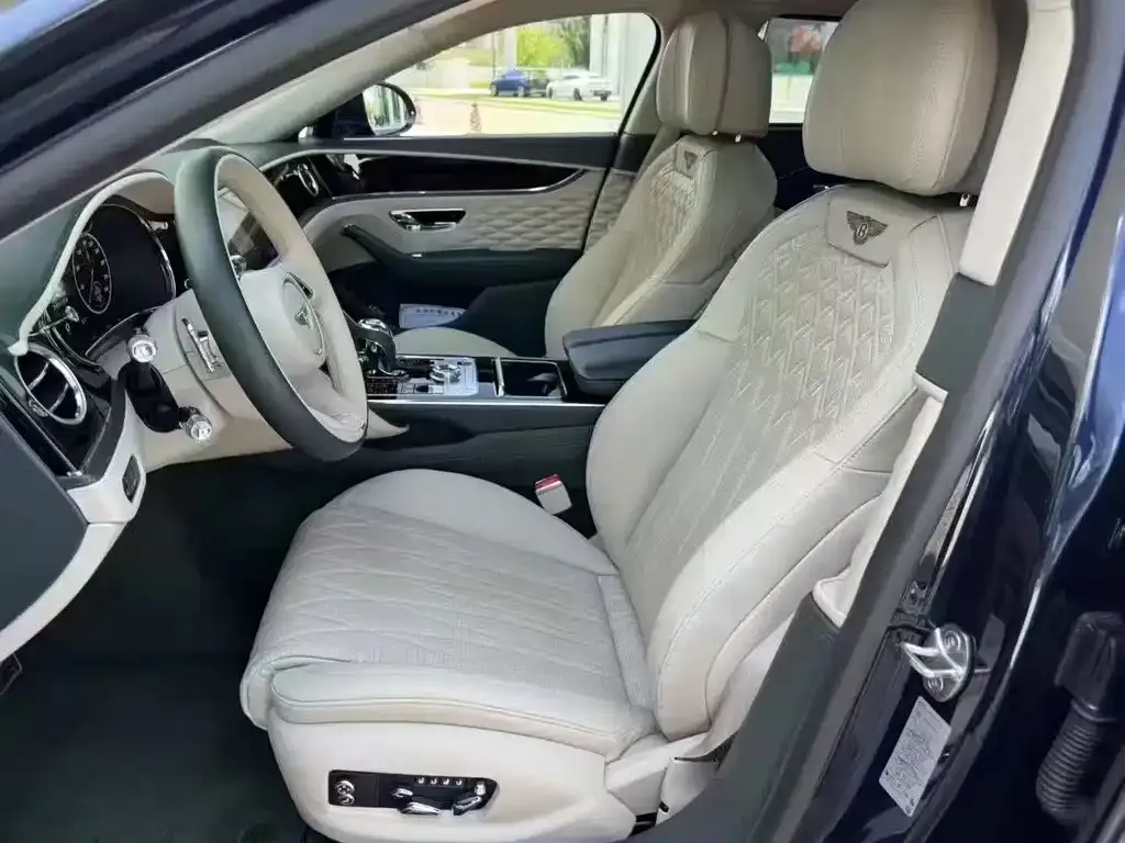 Bentley Flying Spur — фото 3