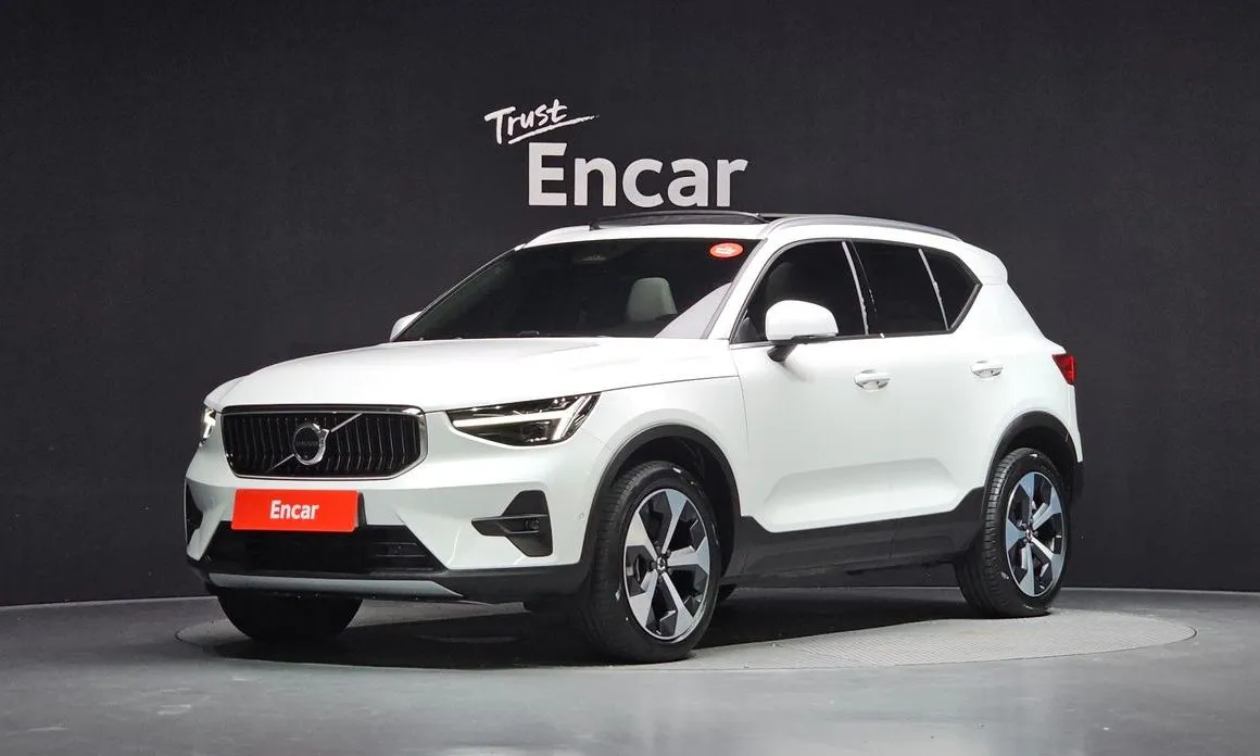 Volvo XC40 — фото 1