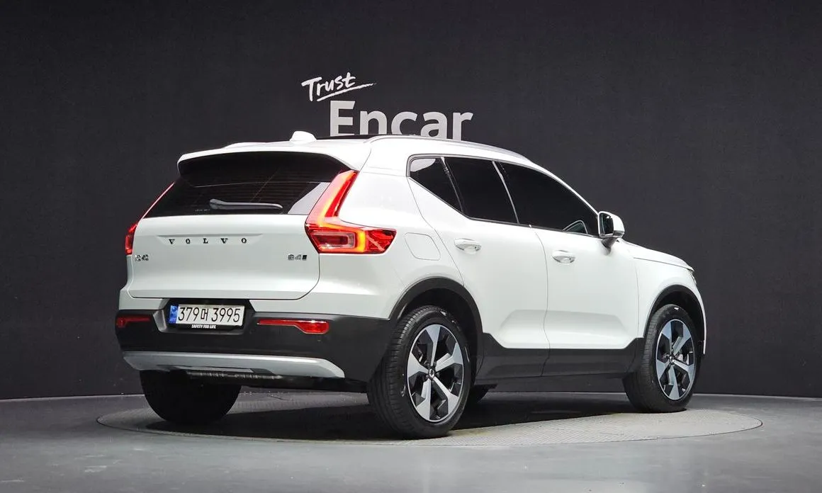 Volvo XC40 — фото 6