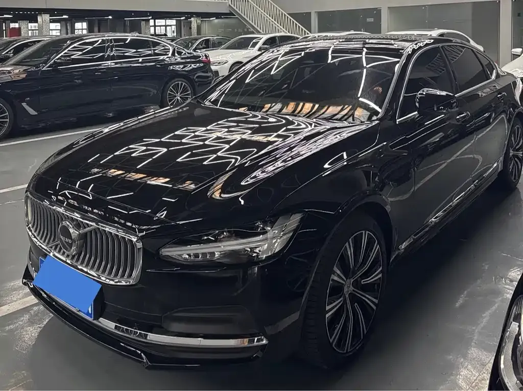 Volvo S90 — фото 1