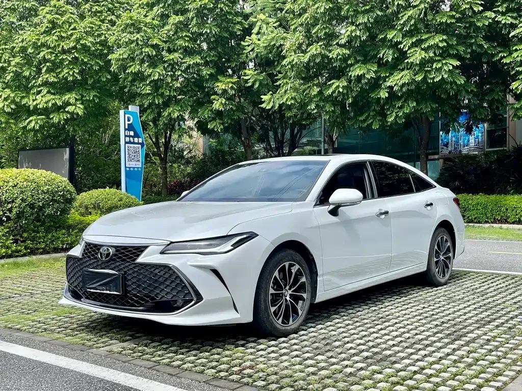 Toyota Avalon — фото 1