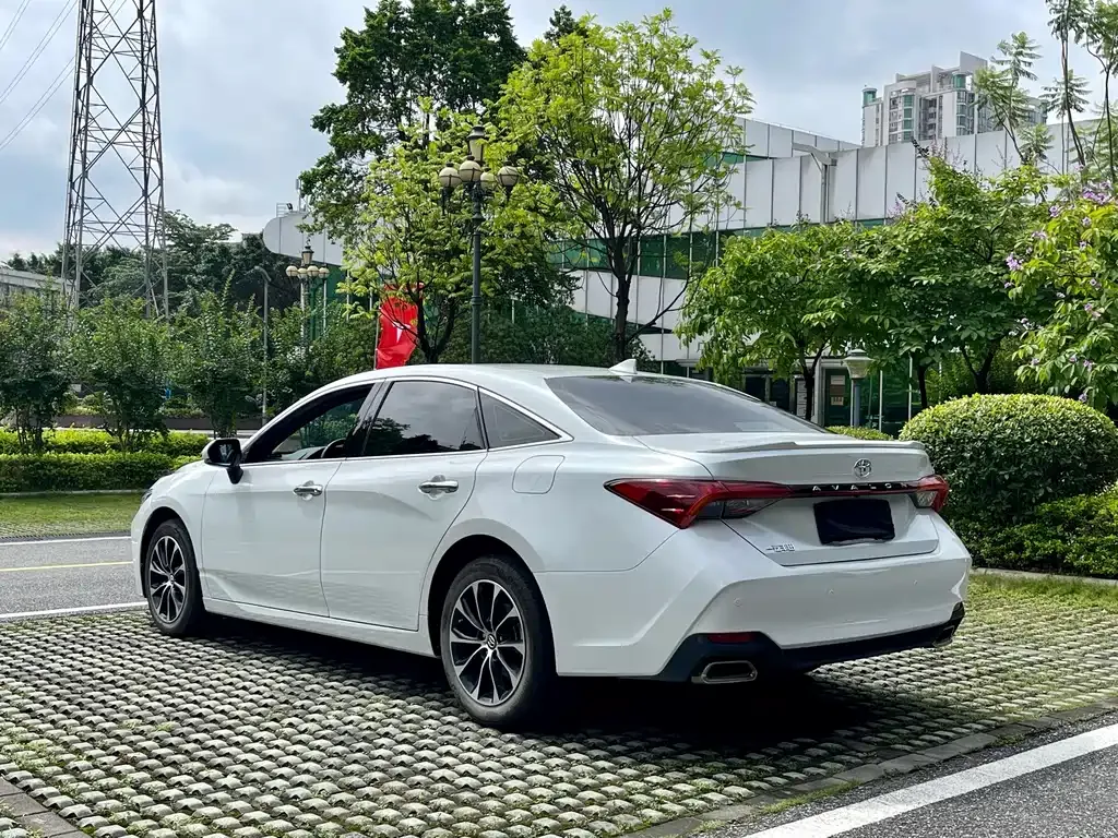 Toyota Avalon — фото 10