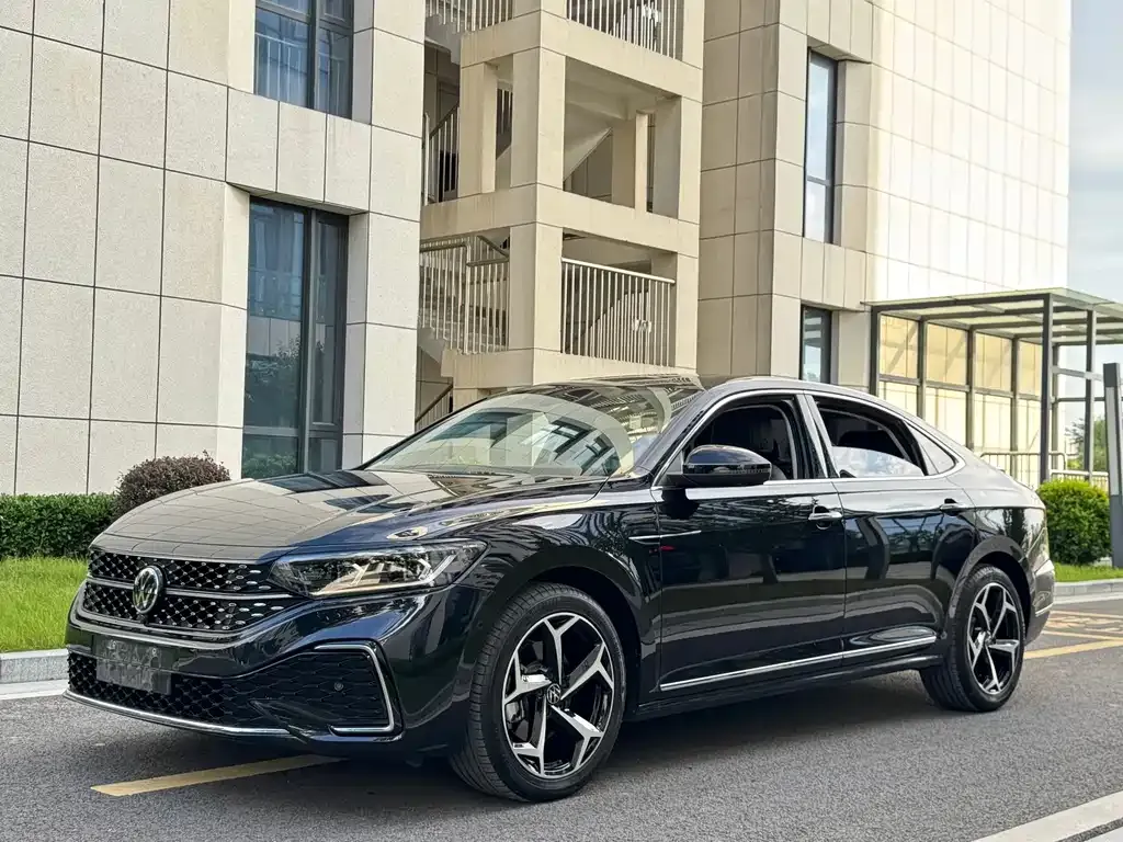 Volkswagen Passat — фото 1