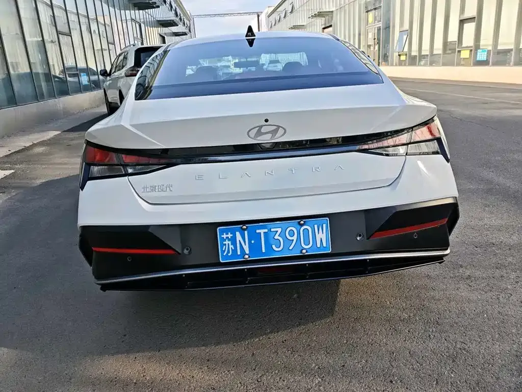 Hyundai Elantra — фото 10