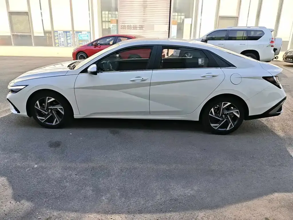 Hyundai Elantra — фото 6