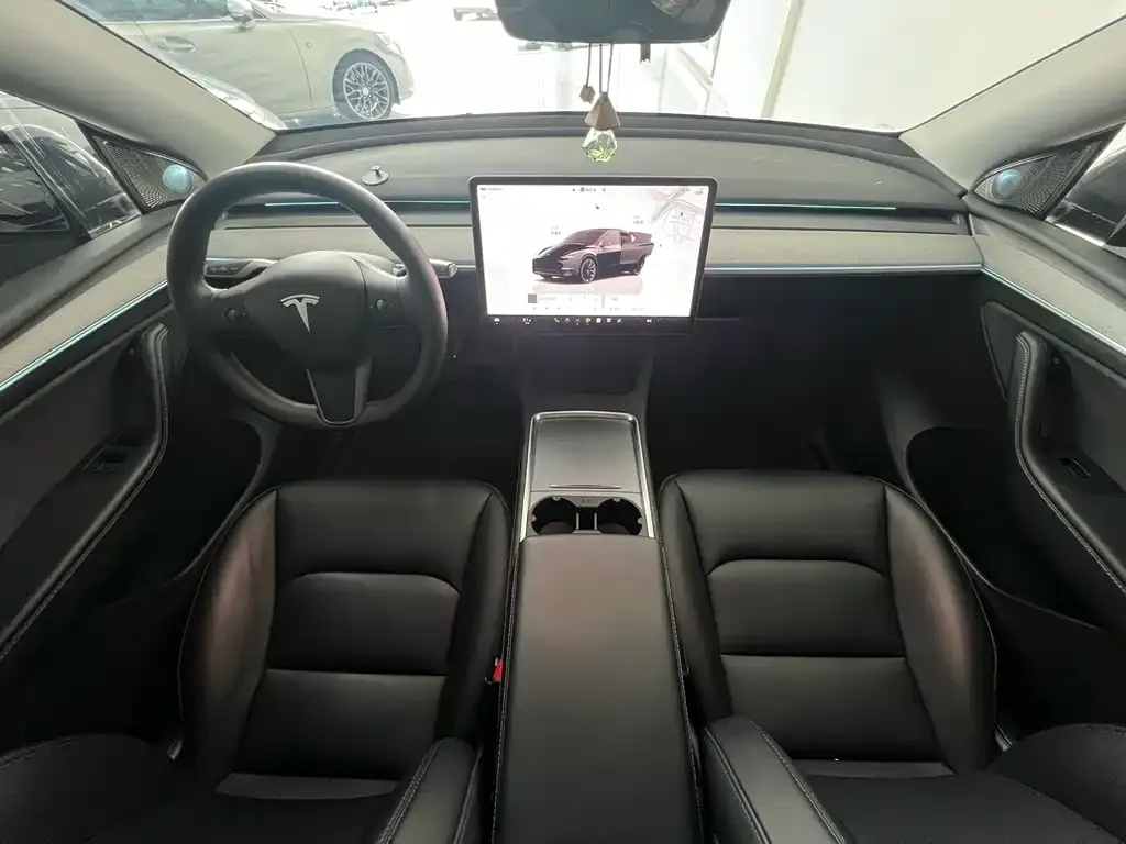Tesla Model Y — фото 5
