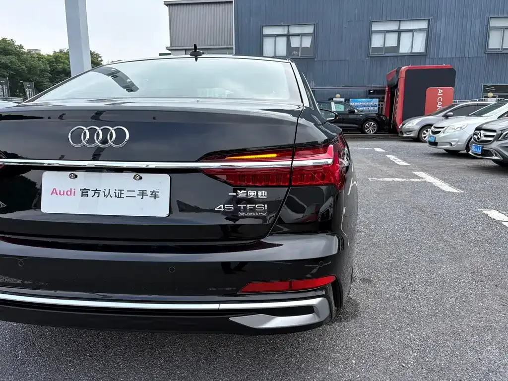 Audi A6L — фото 7
