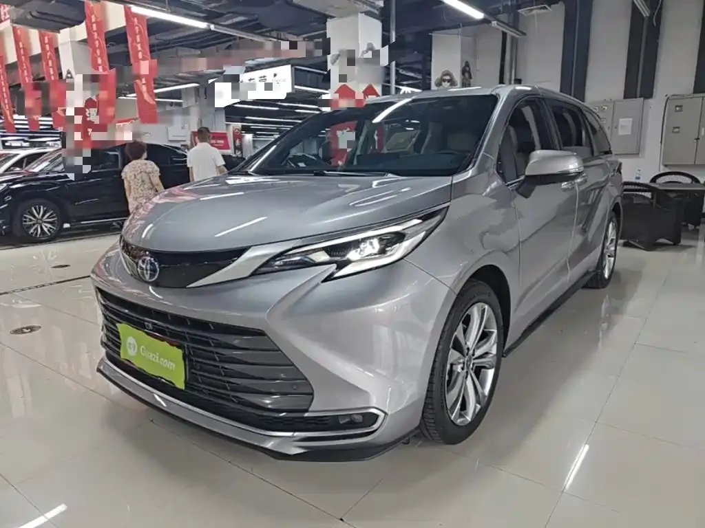 Toyota Sienna — фото 1