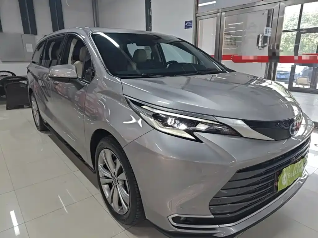 Toyota Sienna — фото 7