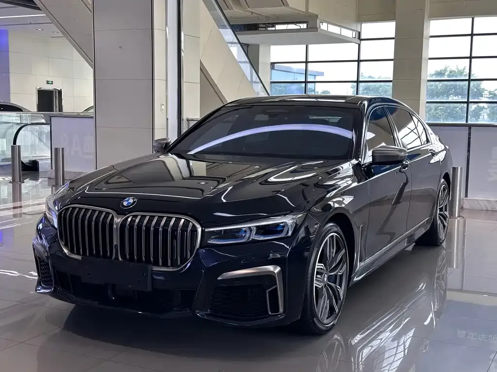 BMW 7 Series — фото 1