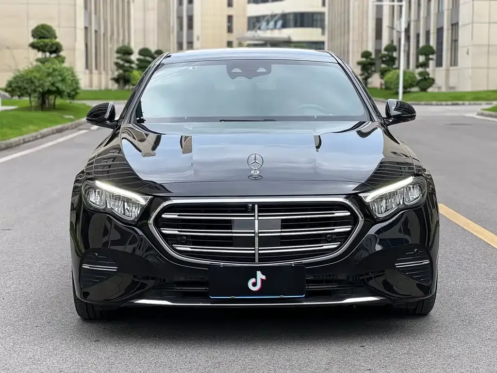 Mercedes-Benz E-Class — фото 9