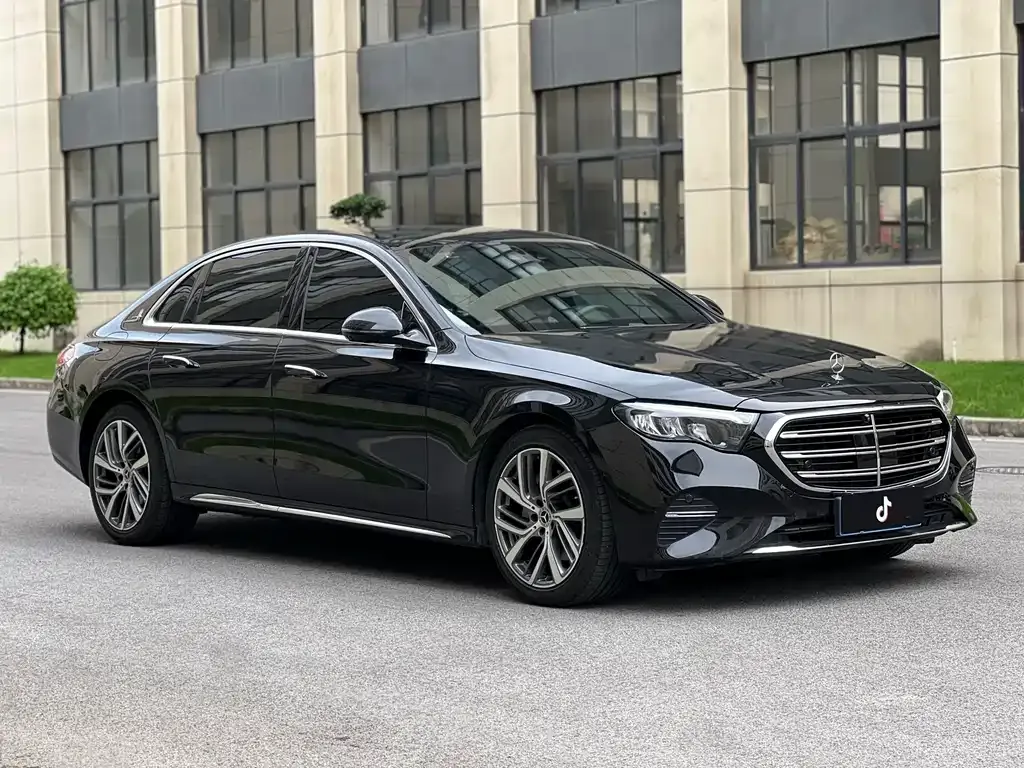 Mercedes-Benz E-Class — фото 8