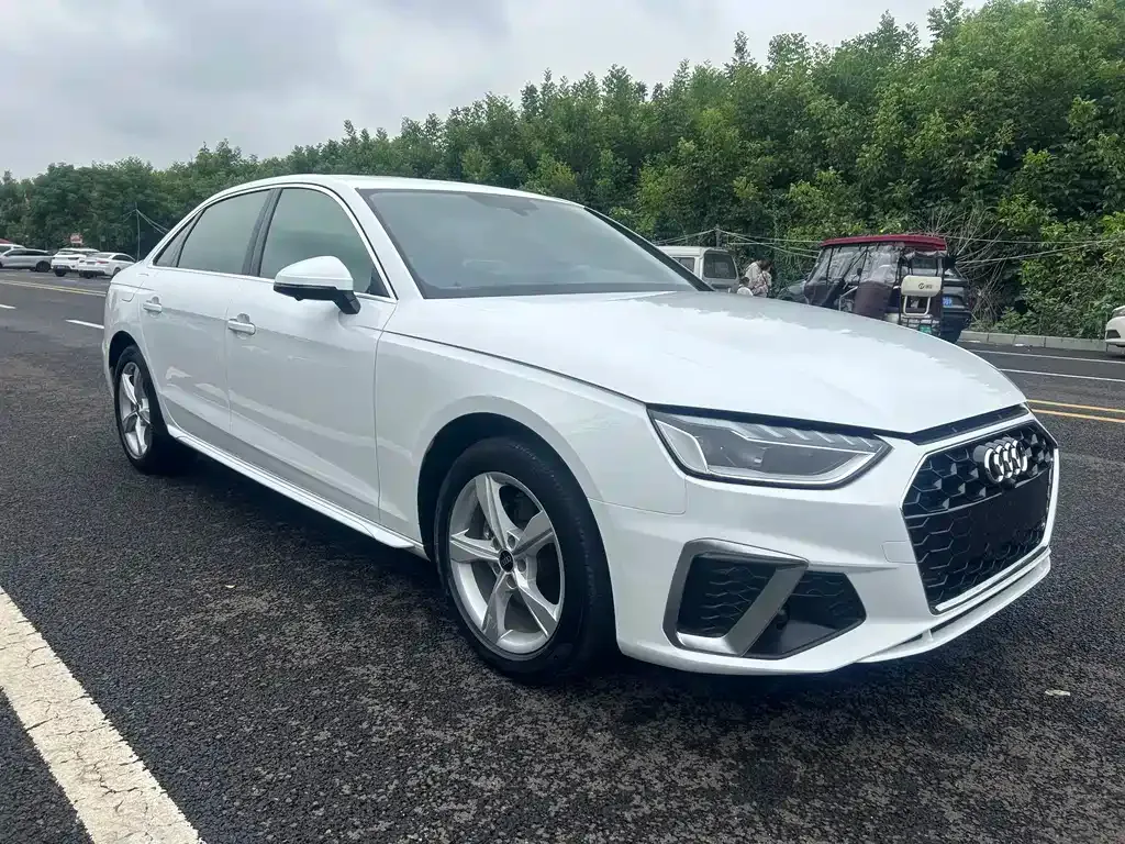 Audi A4L 2022 из CN, фото 10