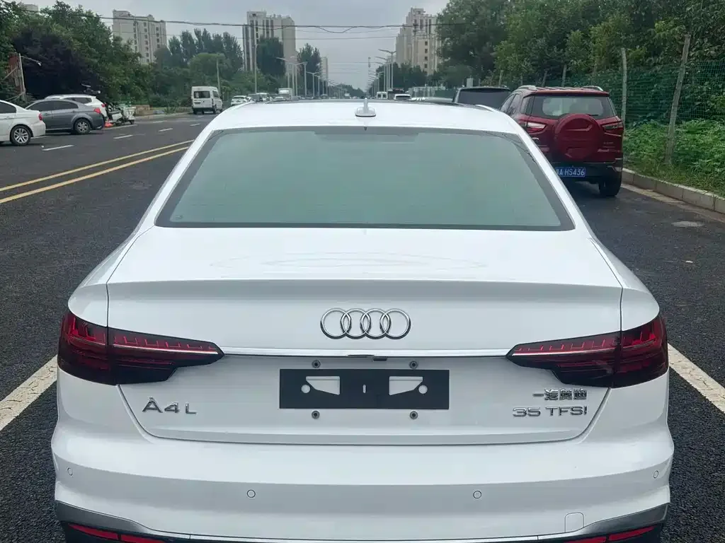 Audi A4L 2022 из CN, фото 2