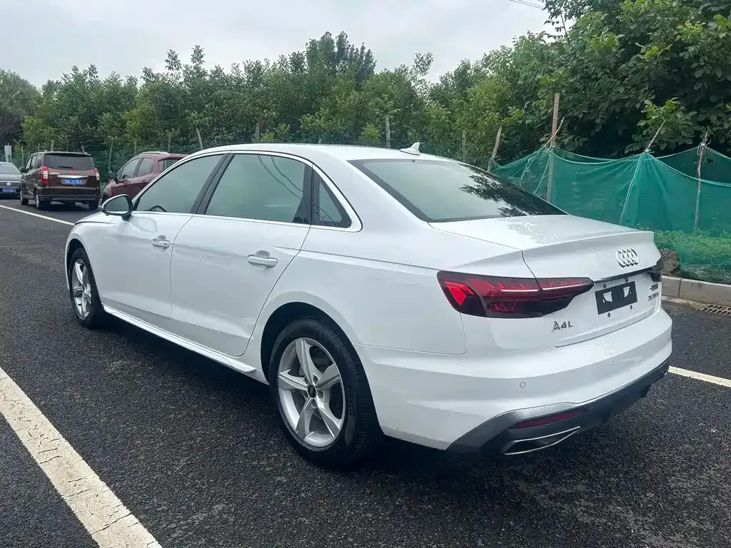 Audi A4L 2022 из CN, фото 8