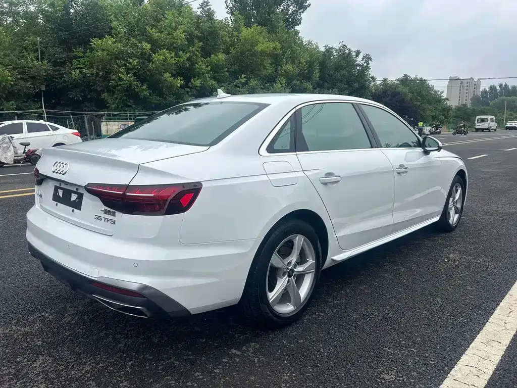 Audi A4L 2022 из CN, фото 9
