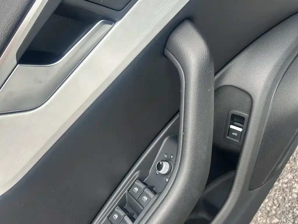 Audi A4L 2022 из CN, фото 5