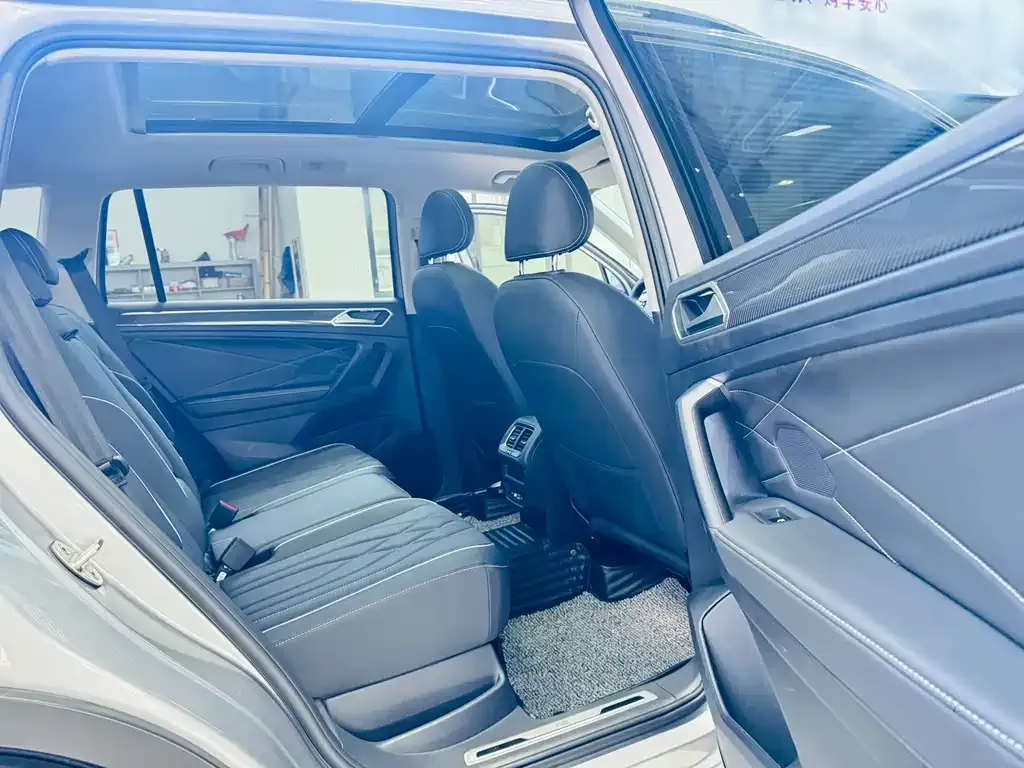 Volkswagen Tiguan L — фото 2