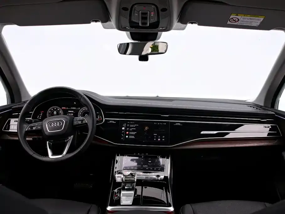 Audi Q7 — фото 9