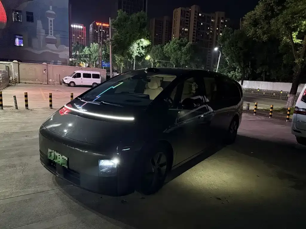 Li Auto MEGA