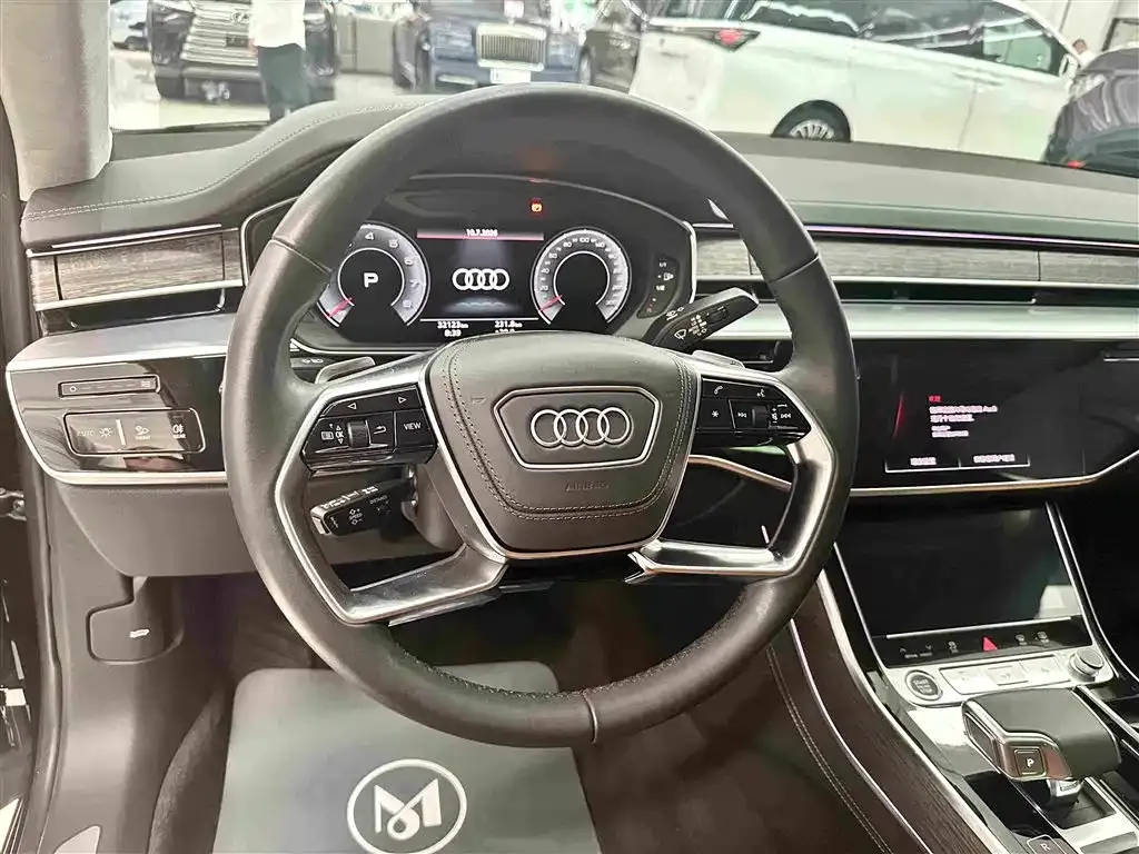 Audi A8 — фото 6