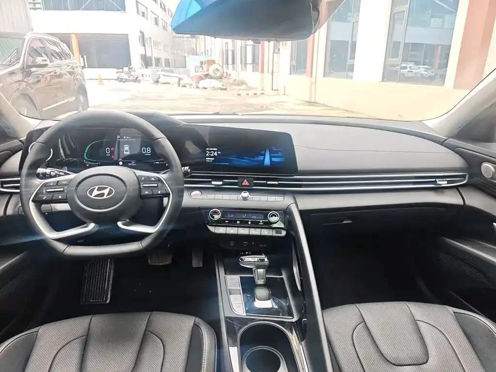 Hyundai Elantra 2024 из CN, фото 3