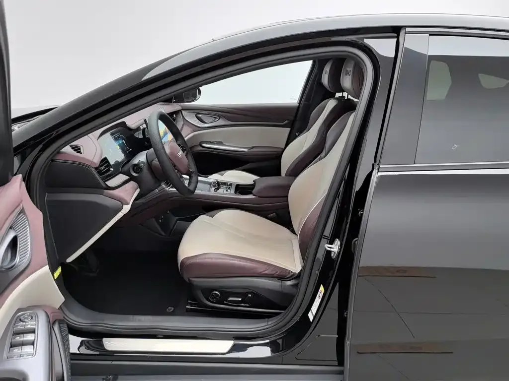 BYD Seal — фото 8