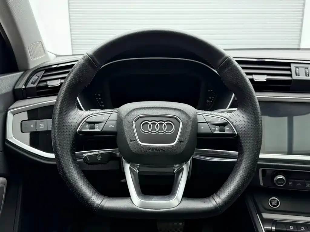 Audi Q3 — фото 10